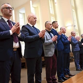 Kandydaci do akolitatu na chwilę przed otrzymaniem posługi.