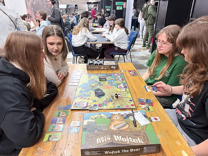 Najlepsi gracze zmierzą się w finałach z uczniami z całego kraju.