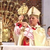Bp Marek Solarczyk udzielił błogosławieństwa relikwiami opiekuna Radomia i diecezji.