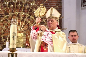 Bp Marek Solarczyk udzielił błogosławieństwa relikwiami opiekuna Radomia i diecezji.