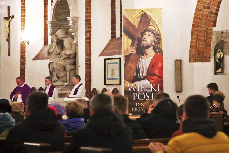 Hierarcha podkreślił znaczenie praktykowania uczynków miłosierdzia. – Miłosierdzie  jest do czynienia – podsumował, zachęcając wiernych, by starali się „wydobywać dobro z wszelkich nawarstwień zła”.