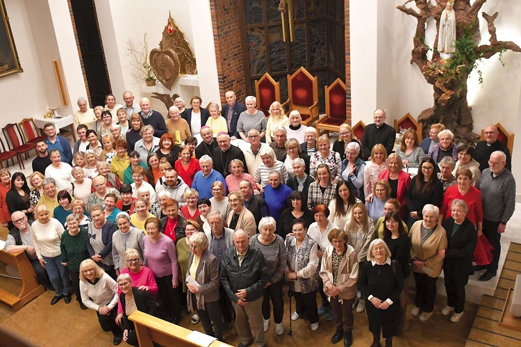 Pierwszego dnia z uczestnikami na modlitwie spotkał się także bp Tadeusz Lityński. Podziękował im za świadectwo.