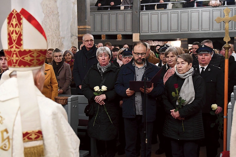  Ostatniego dnia z wiernymi tutejszej parafii modlił się bp Paweł Socha, który na początku Mszy przypomniał zebranym, jaka jest istota tej uroczystości.
