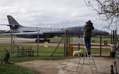 USA zniszczyły 10 irańskich statków minowych; Teheran przeprowadził ataki rakietowe na Izrael