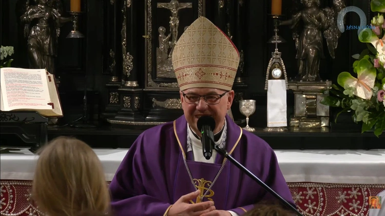 Pielgrzymka maturzystów na Jasną Górę. Bp Kiciński: "Jestem z was dumny, że znajdujecie czas dla Boga"