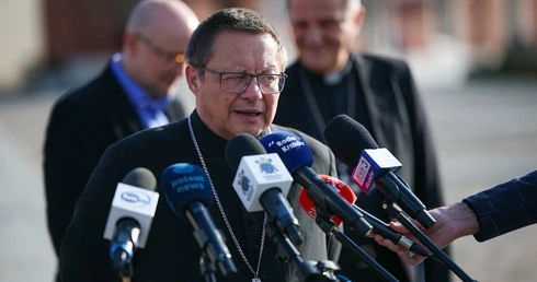 Kard. Ryś przed otwarciem synodu