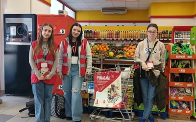 Wolontariat pomaga przedświątecznie