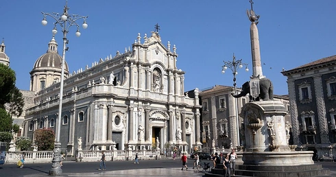 Arcybiskup Katanii: Żadnych publicznych uroczystości religijnych dla zmarłego bossa mafii. "Trzeba powiedzieć już dość wypaczonej religijności"