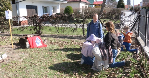 Rodzinna Droga Krzyżowa z Oławy do Stanowic. "To nie to samo, co w kościele"