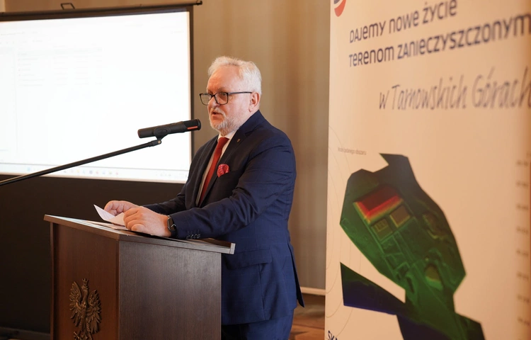 Tarnowskie Góry. Kto usunie niebezpieczne odpady?