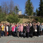 Członkowie róż z parafii Łęg Tarnowski i Niedomice na Kozieńcu