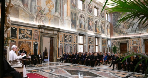 Leon XIV do dziennikarzy: media nie mogą być „tubą władzy”