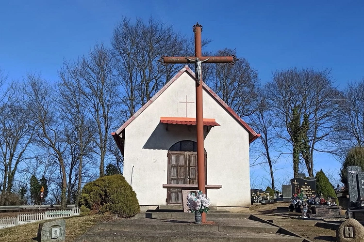 Oddać krzyż... A może zaadoptować?
