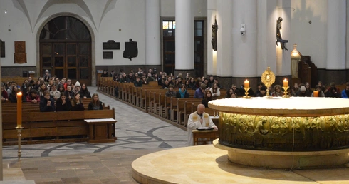 Msza św. rekolekcyjna dla młodzieży