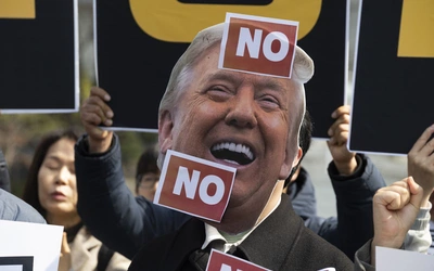 Protest przeciwko amerykańskiej polityce w Seulu