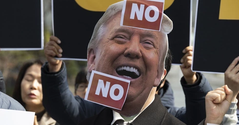 Protest przeciwko amerykańskiej polityce w Seulu