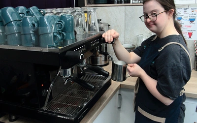 Światowy Dzień Osób z Zespołem Downa świętujmy, jedząc frytki, idąc na koncert, jadąc tramwajem i… pijąc kaffkę!