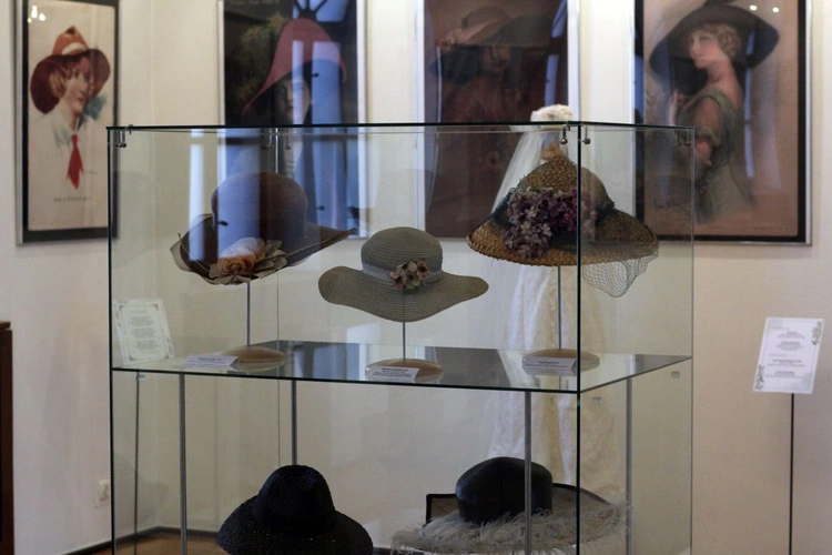 Parada kapeluszy o historycznej duszy. Wystawa w Muzeum w Raciborzu