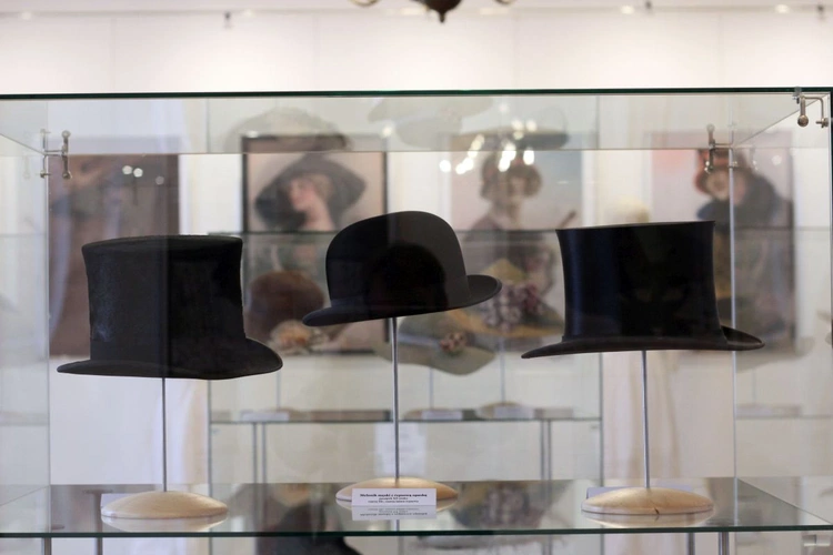 Parada kapeluszy o historycznej duszy. Wystawa w Muzeum w Raciborzu