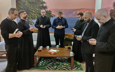 Duchowość synodalna księdza. To taka, która uczy iść razem w Kościele