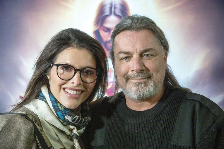 „Poprosiłam o męża, który wierzy”. Rozmowa z twórcami filmu „Najświętsze Serce”