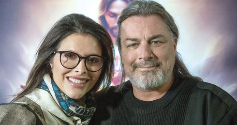 „Poprosiłam o męża, który wierzy”. Rozmowa z twórcami filmu „Najświętsze Serce”