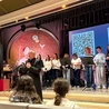 Przed Mszą św. w Kaplicy Cudownego Obrazu były koncert, konferencja, świadectwa i modlitwa w Sali Papieskiej. Nie brakło okazji do zwiedzania sanktuarium.