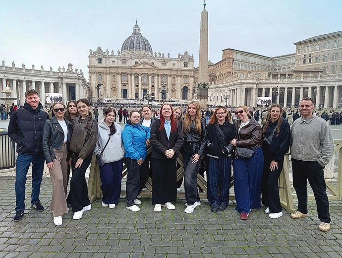 Przez trzy dni 14 uczniów ciechanowskiego „Staszica” poznawało Watykan i stolicę Włoch. 