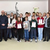 Uczestnicy, opiekunowie i organizatorzy „Biblisty Juniora” w Katolickiej Szkole Podstawowej im. św. Jana Pawła II w Gorzowie Wlkp. Najlepsza szóstka pojedzie na finał, który odbędzie się 13 kwietnia (Biblista Junior) i 14 kwietnia (Młody Biblista) w parafii Ducha Świętego w Zielonej Górze.