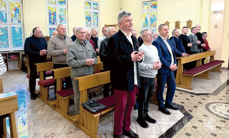 W spotkaniu udział wzięło 55 mężczyzn.