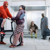 Czym się różnią od klasycznych dresów? Sprawdź, jak stylizować joggery damskie