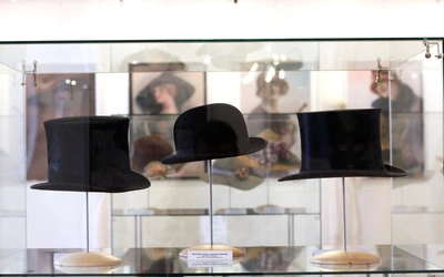 A może by tak na przekór wszystkiemu pooglądać piękne kapelusze?