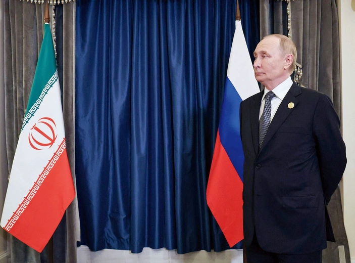 Moskwa patrzy na wojnę z Iranem z niepokojem, a zarazem… licząc zyski z drożejącej ropy