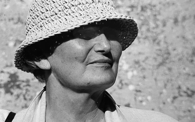 Za niebieską kurtyną