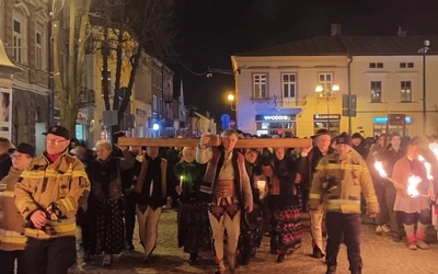 Nowy Targ. Jezus upadł między blokami