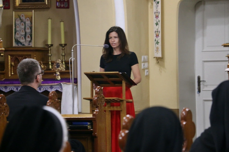 „Powstań i świeć” - rekolekcje dla sióstr zakonnych, które prowadzą do prawdy i wolności