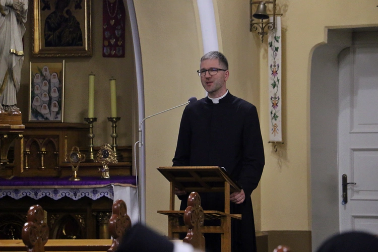 „Powstań i świeć” - rekolekcje dla sióstr zakonnych, które prowadzą do prawdy i wolności