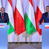 Prezydent RP Karol Nawrocki (P) i prezydent Węgier Tamas Sulyok (L)