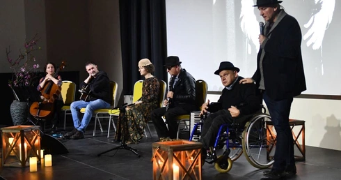 Mieszkańcy ziemi głogowskiej mieli okazję obejrzeć poruszające spektakle Teatru "Exit"