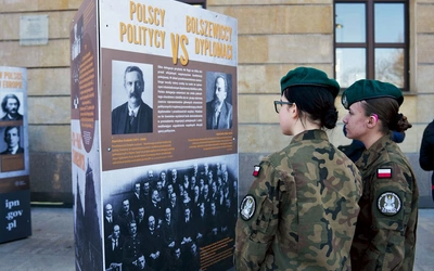 Lekcja historii w przestrzeni publicznej to cenna inicjatywa.