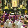 Jasnogórska kaplica wypełniła się po brzegi pielgrzymami z dwóch diecezji. 