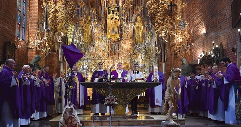 Mszy św. koncelebrowanej przewodniczył abp Tadeusz Wojda.