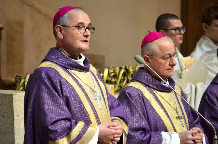 – Bardzo wam dziękuję za to, że jesteście na katechezie w szkole, że tam uczycie się i doświadczacie Pana Boga – mówił abp Andrzej Przybylski.