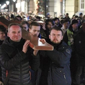 Rozważania męki Pańskiej zakończyły się w Bazylice św. Franciszka z Asyżu.