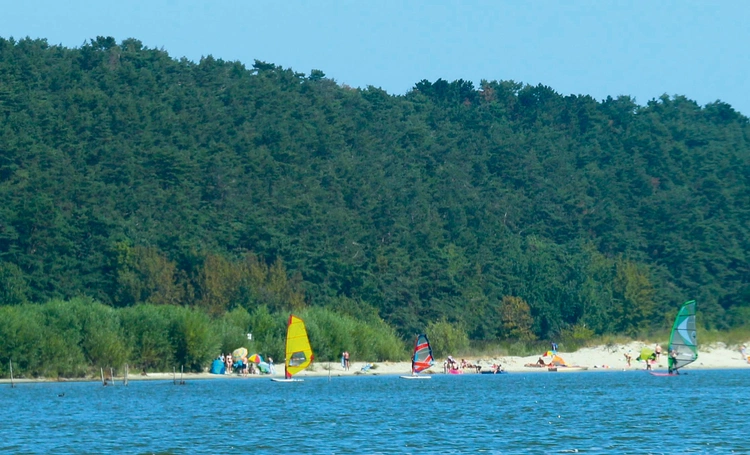 Krajobraz nad Zalewem Wiślanym jest unikatowy.