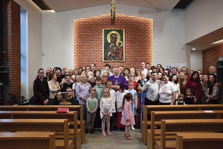 Grupa otwarta jest na każdego, kto doświadcza cierpienia związanego z chorobą, bólem, trudnościami życia swojego lub swoich bliskich. 