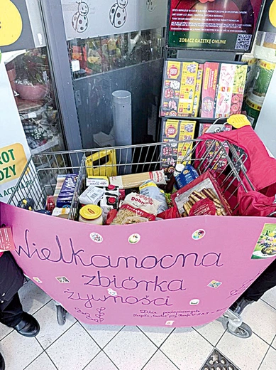 Do paczek trafiły przede wszystkim produkty o długim terminie przydatności do spożycia.