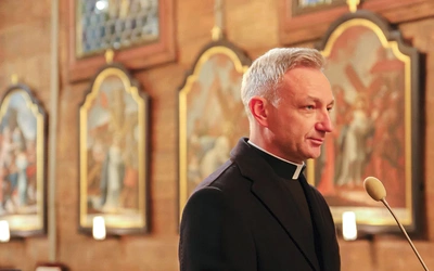 Ks. Marcin Pękała – ceremoniarz archidiecezjalny, proboszcz parafii św. Bartłomieja Apostoła w Bieruniu.