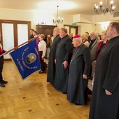 Zebrani oddali cześć kapłanowi, wspominając jego życie i duszpasterską posługę. 