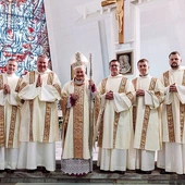 W pierwszy dzień wiosny w Sanktuarium św. Andrzeja Boboli wspólnota jezuitów cieszyła się z daru pięciu nowych diakonów. Karol Cygan, Roman Frolek (z Czech), Robert Hryniewicz, Piotr Marmuszewski oraz Wojciech Urbański przyjęli pierwszy stopień święceń z rąk bp. Michała Janochy.